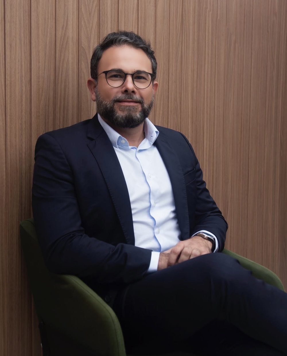 Dr. Alfredo Abud, cirurgião e urologista pediátrico, em seu consultório